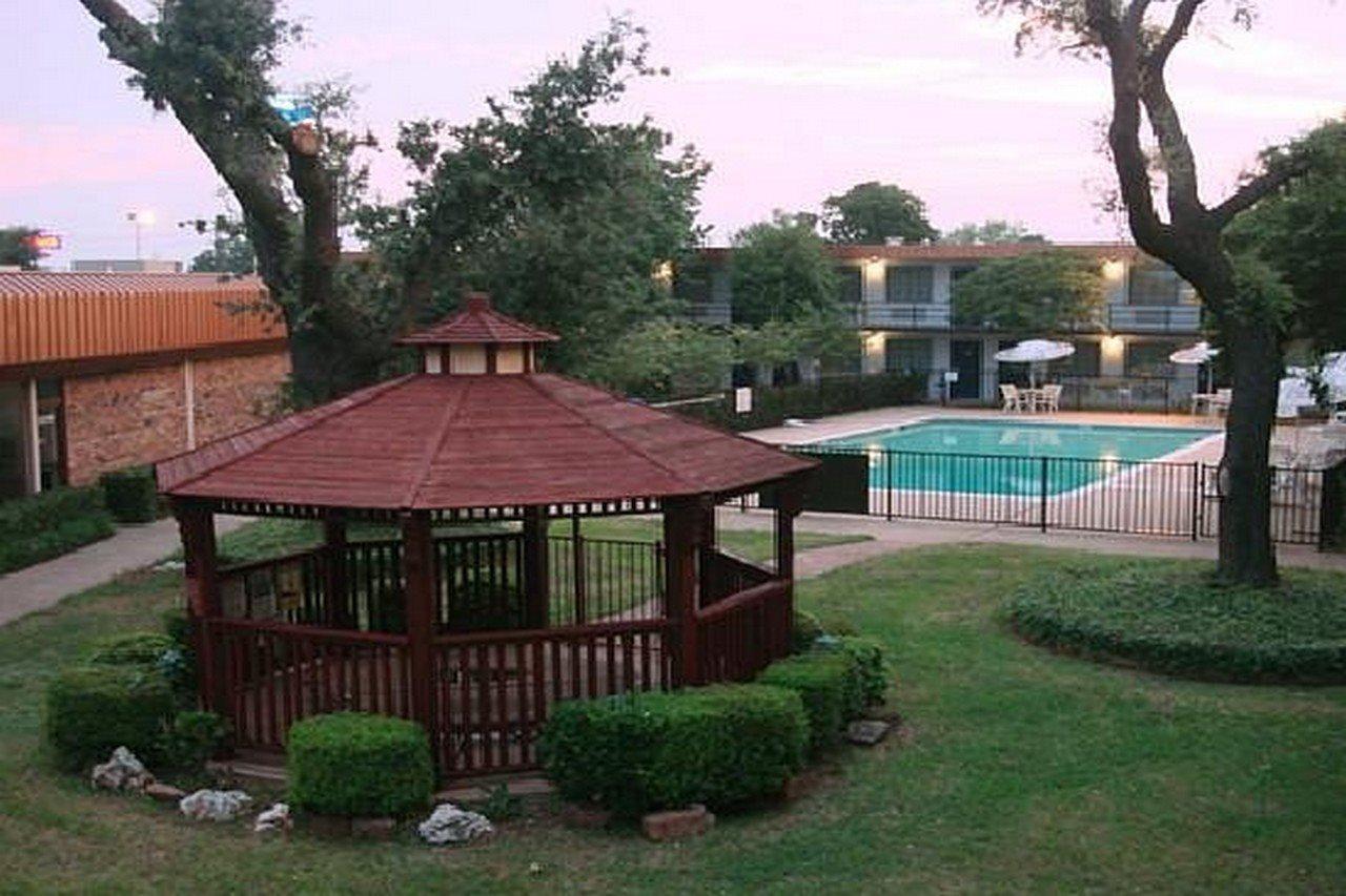 Americas Best Value Inn Fort Worth/Hurst Richland Hills Exterior photo