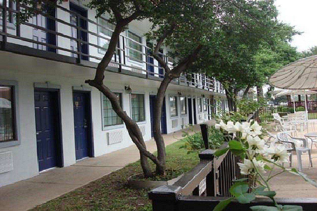 Americas Best Value Inn Fort Worth/Hurst Richland Hills Exterior photo