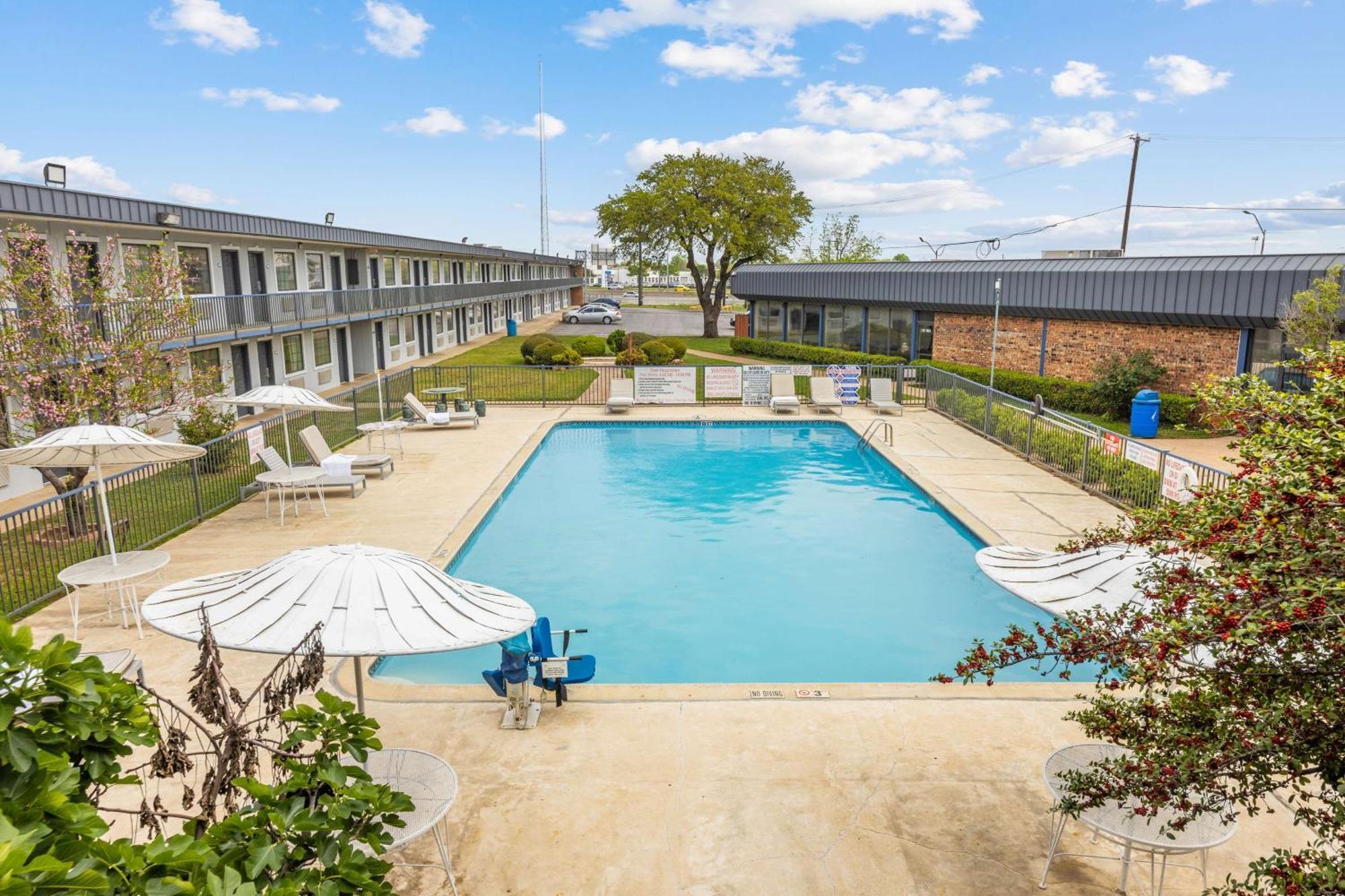 Americas Best Value Inn Fort Worth/Hurst Richland Hills Exterior photo
