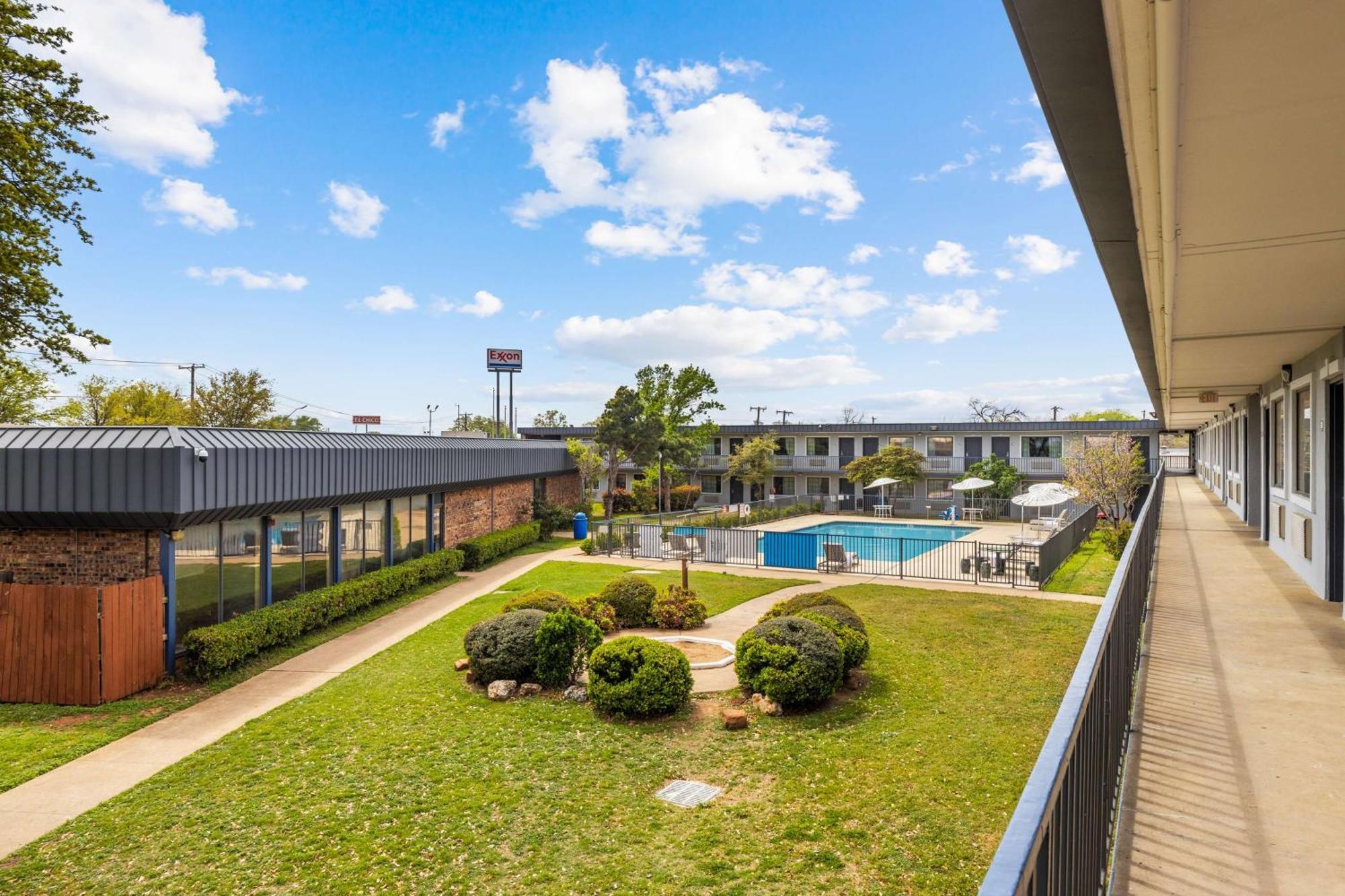 Americas Best Value Inn Fort Worth/Hurst Richland Hills Exterior photo