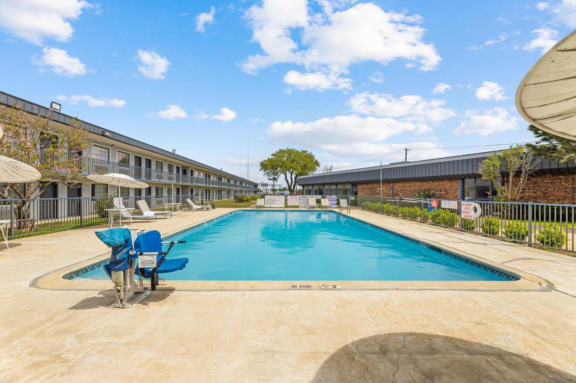 Americas Best Value Inn Fort Worth/Hurst Richland Hills Exterior photo