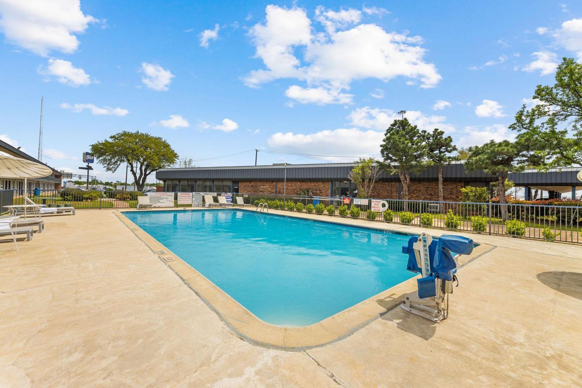 Americas Best Value Inn Fort Worth/Hurst Richland Hills Exterior photo