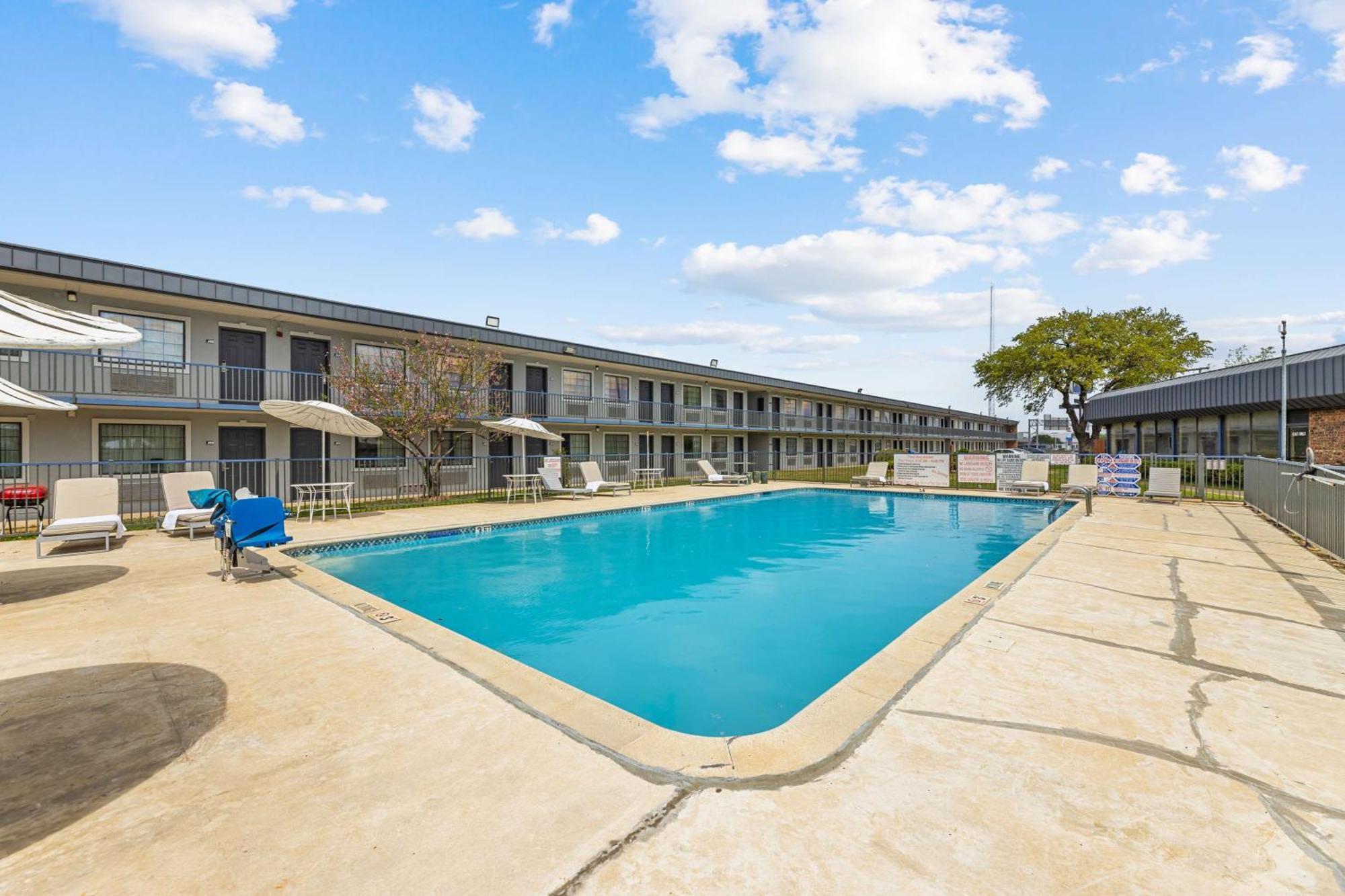 Americas Best Value Inn Fort Worth/Hurst Richland Hills Exterior photo