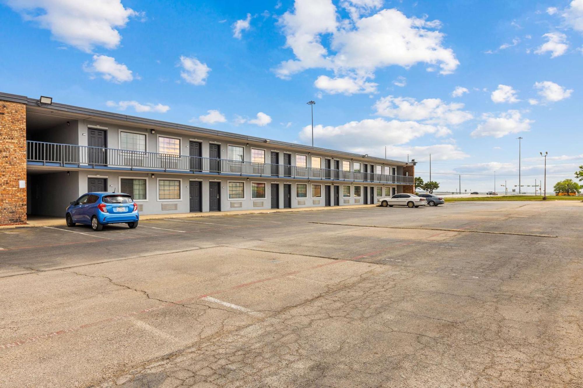Americas Best Value Inn Fort Worth/Hurst Richland Hills Exterior photo