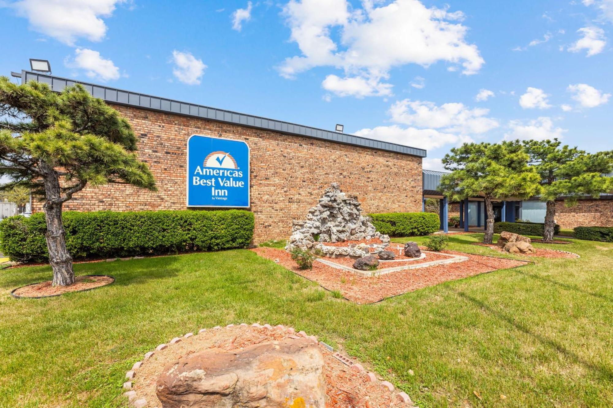 Americas Best Value Inn Fort Worth/Hurst Richland Hills Exterior photo